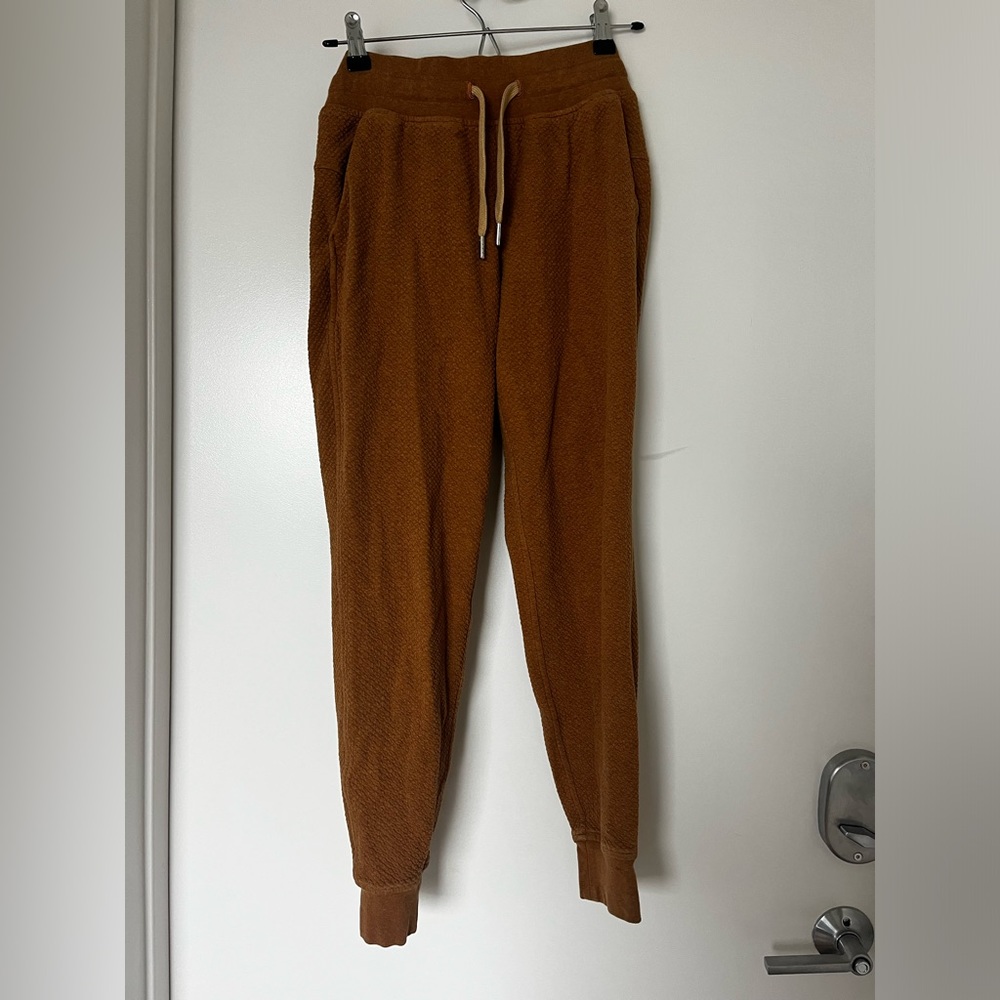 Lululemon textured burnt orange sweatpants